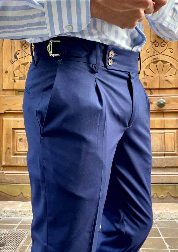 Karminrote Schneiderhose