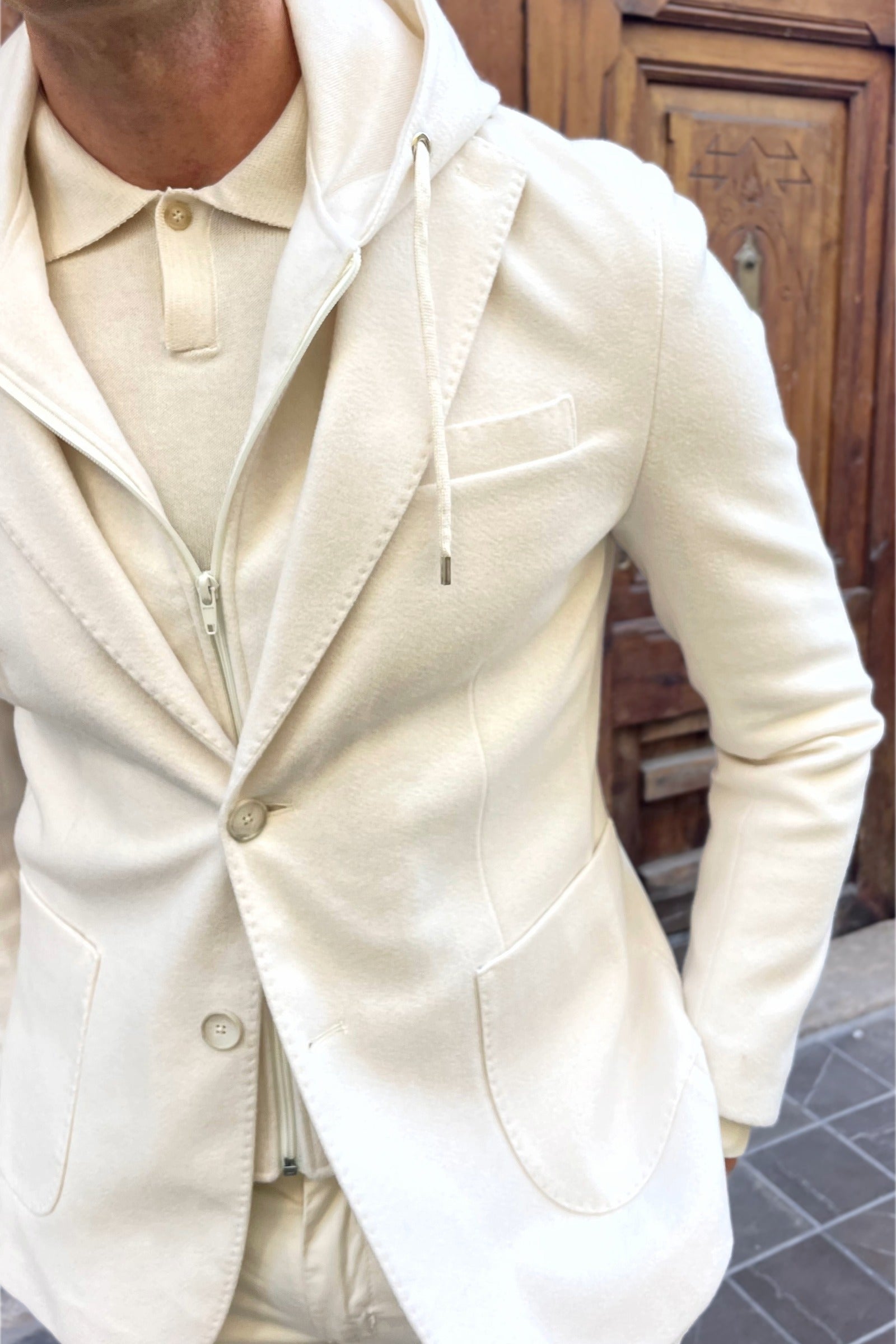 Americana de hombre beige con capucha Roberto