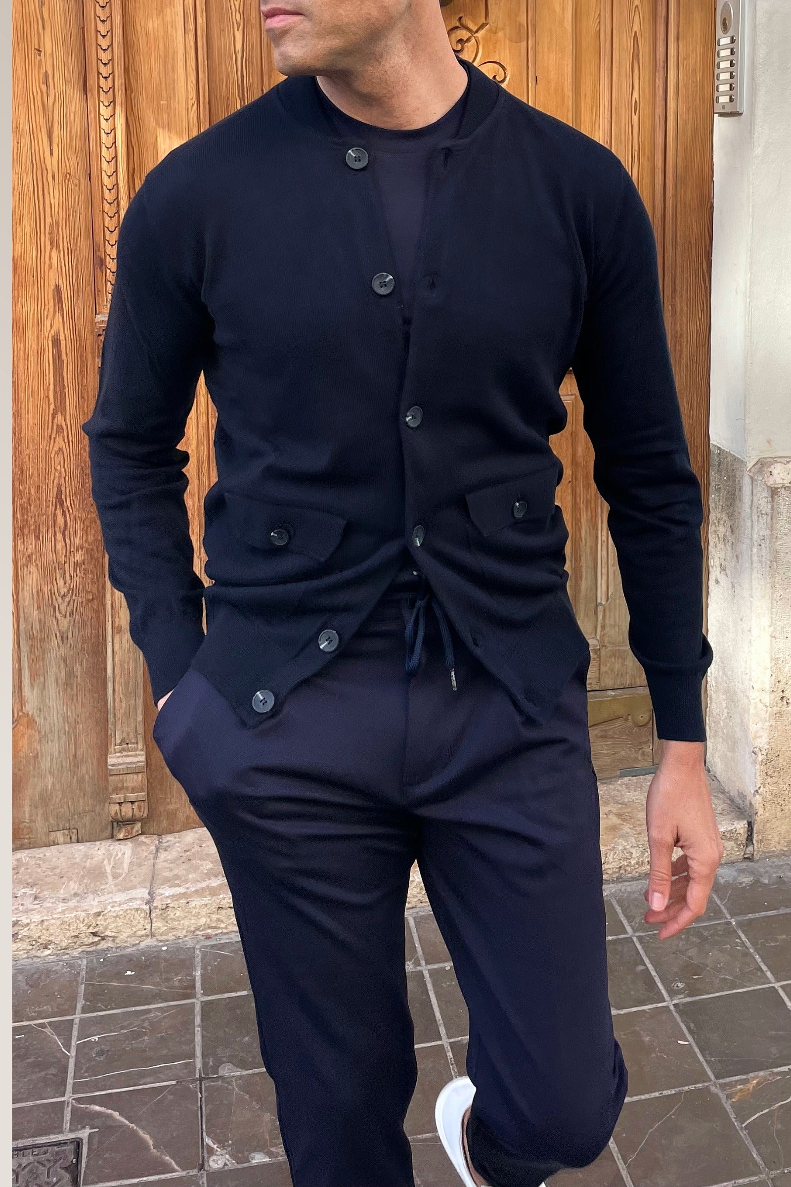 Total look casual azul marino para hombre estilo italiano