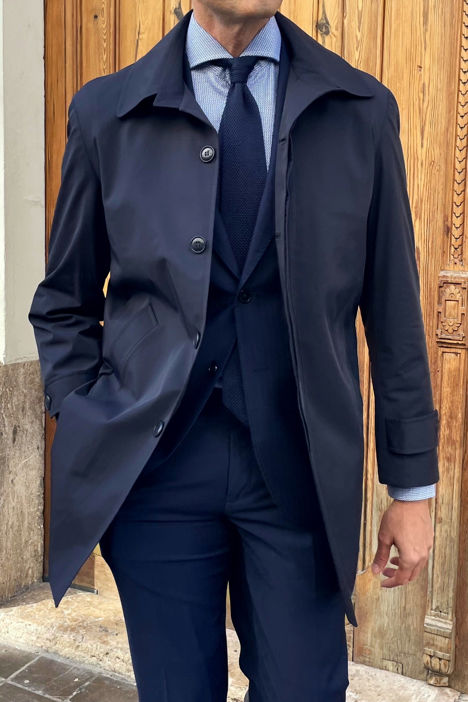 Gabardina corta para hombre en azul marino