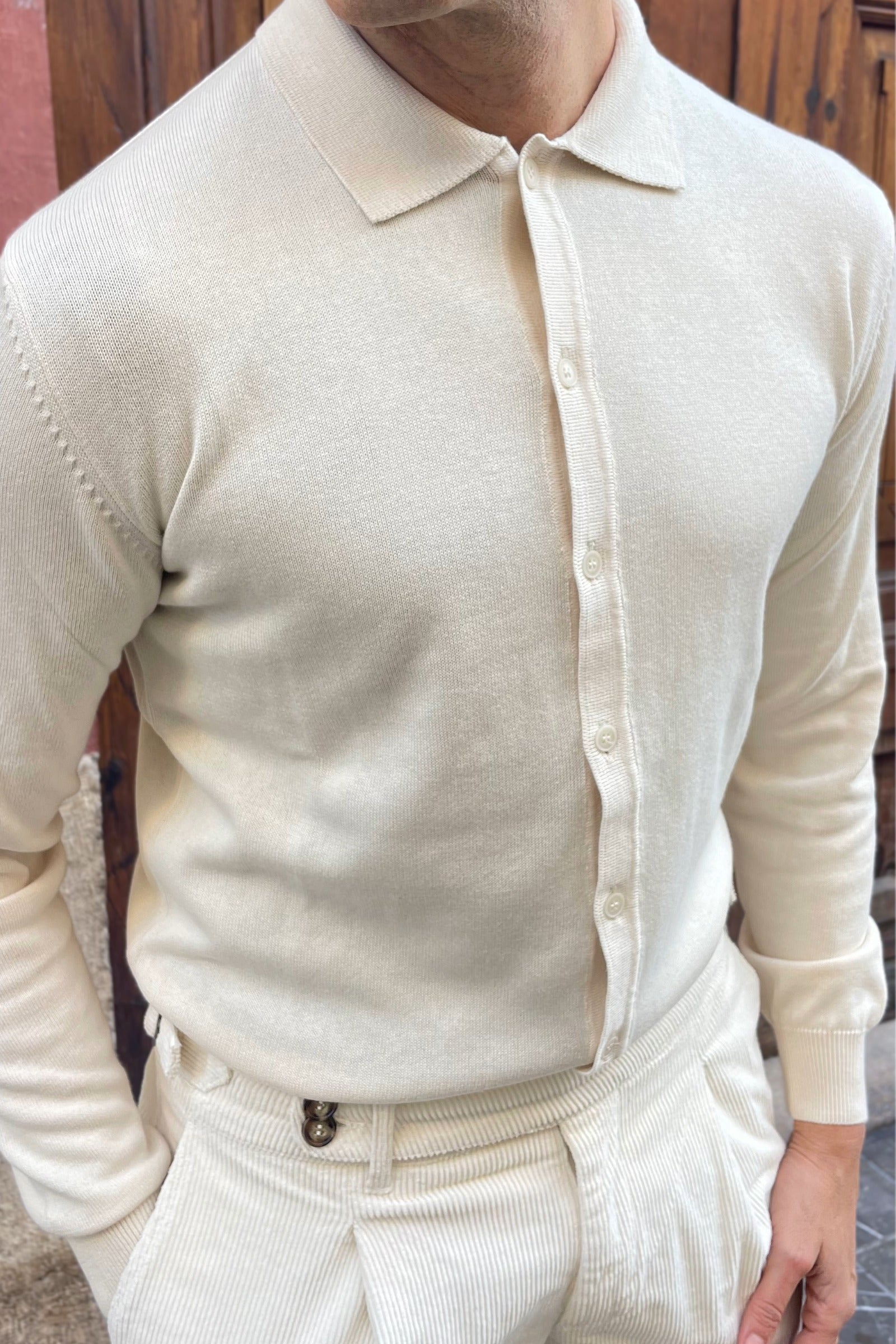 Polo camisa de punto beige para hombre con estilo italiano