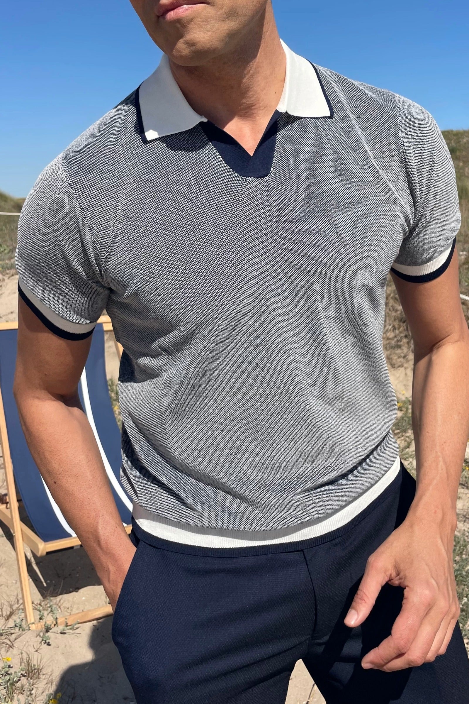 Polo de punto azul marino para hombre. Manga corta y estilo italiano.