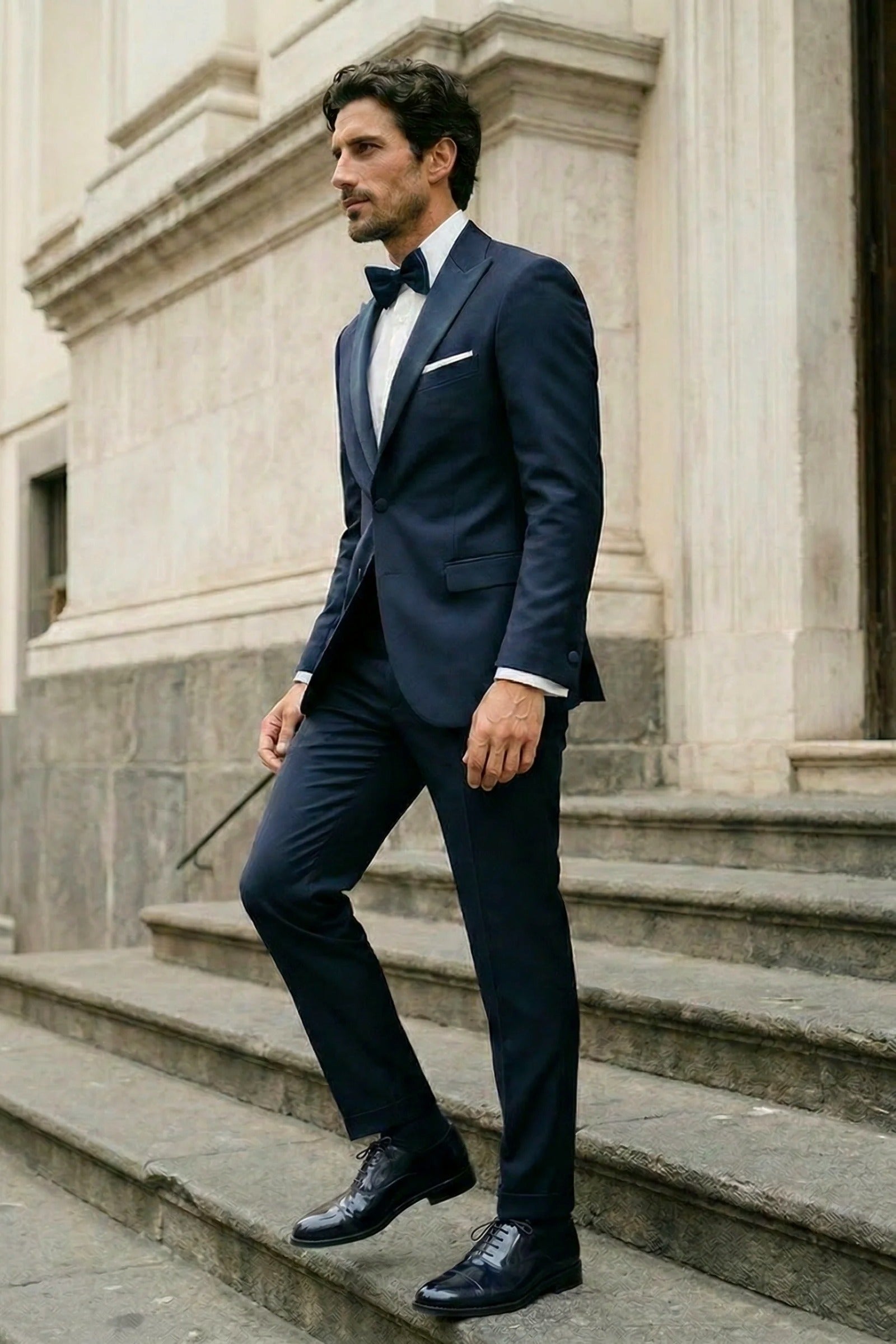 Traje novio smoking azul marino elegante