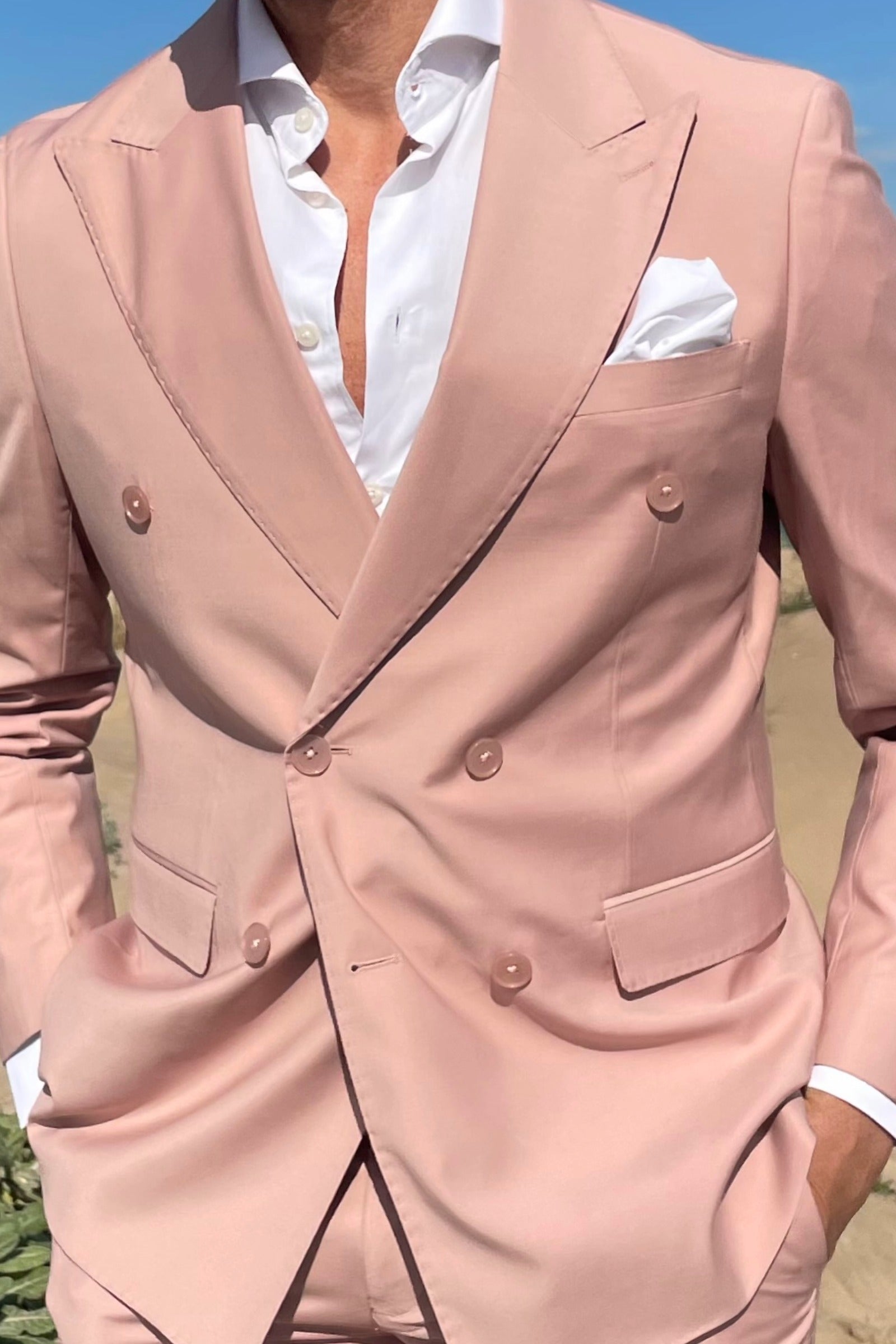 Traje de hombre rosa cruzado