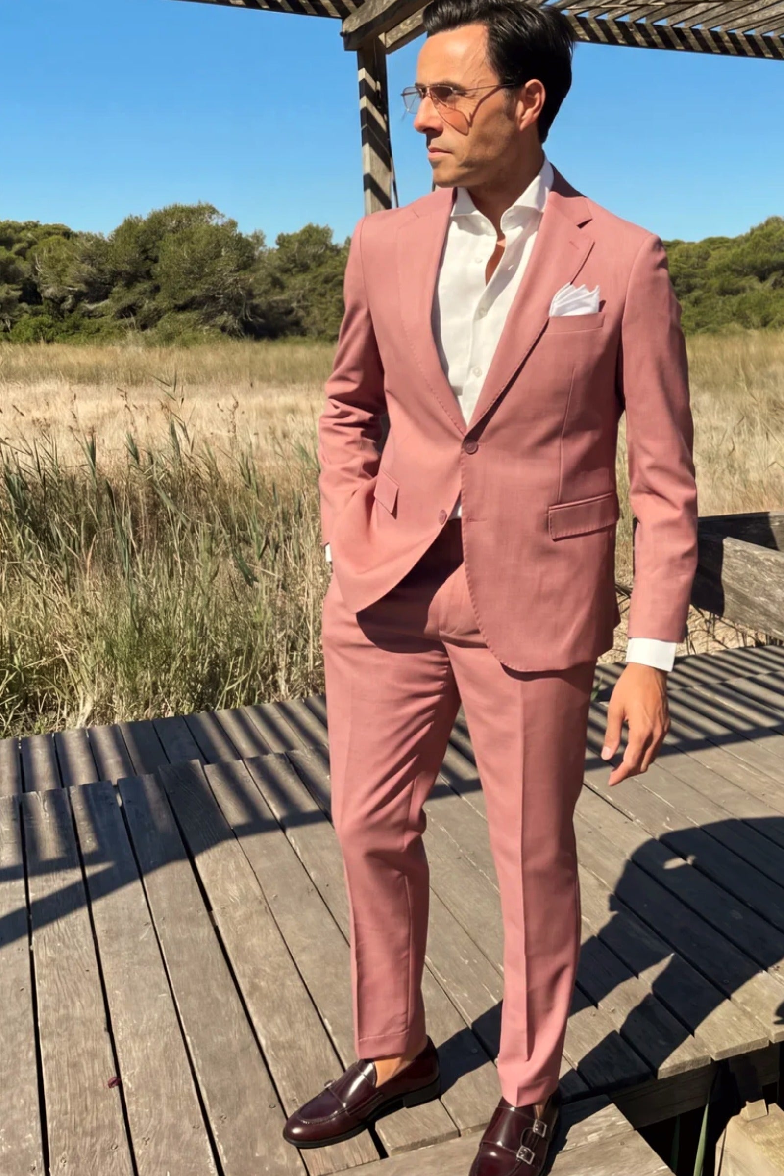 Traje invitado boda rosa coral