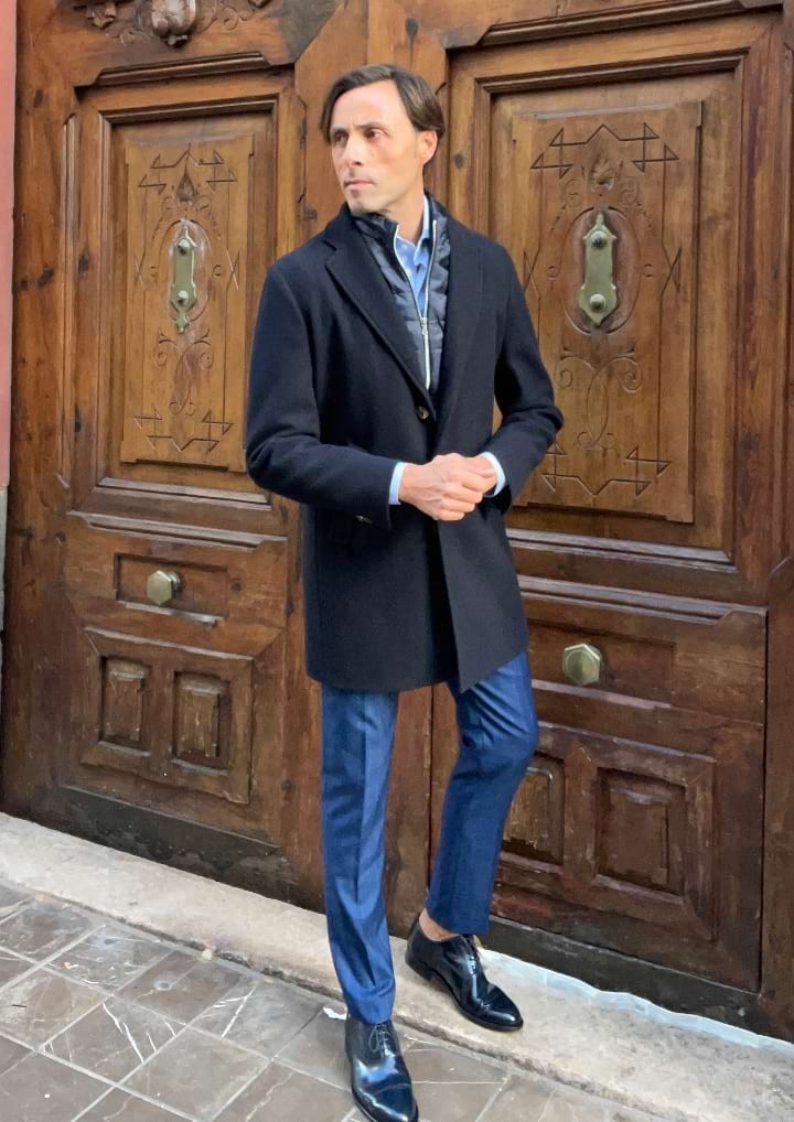 Abrigo hombre con chaleco azul marino. Torino.