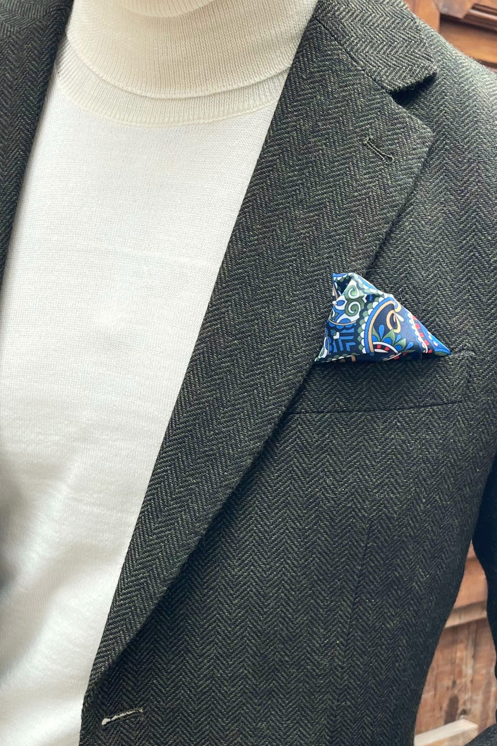 Detalle tejido Americana verde de espiga para hombre Bosco Pisa 