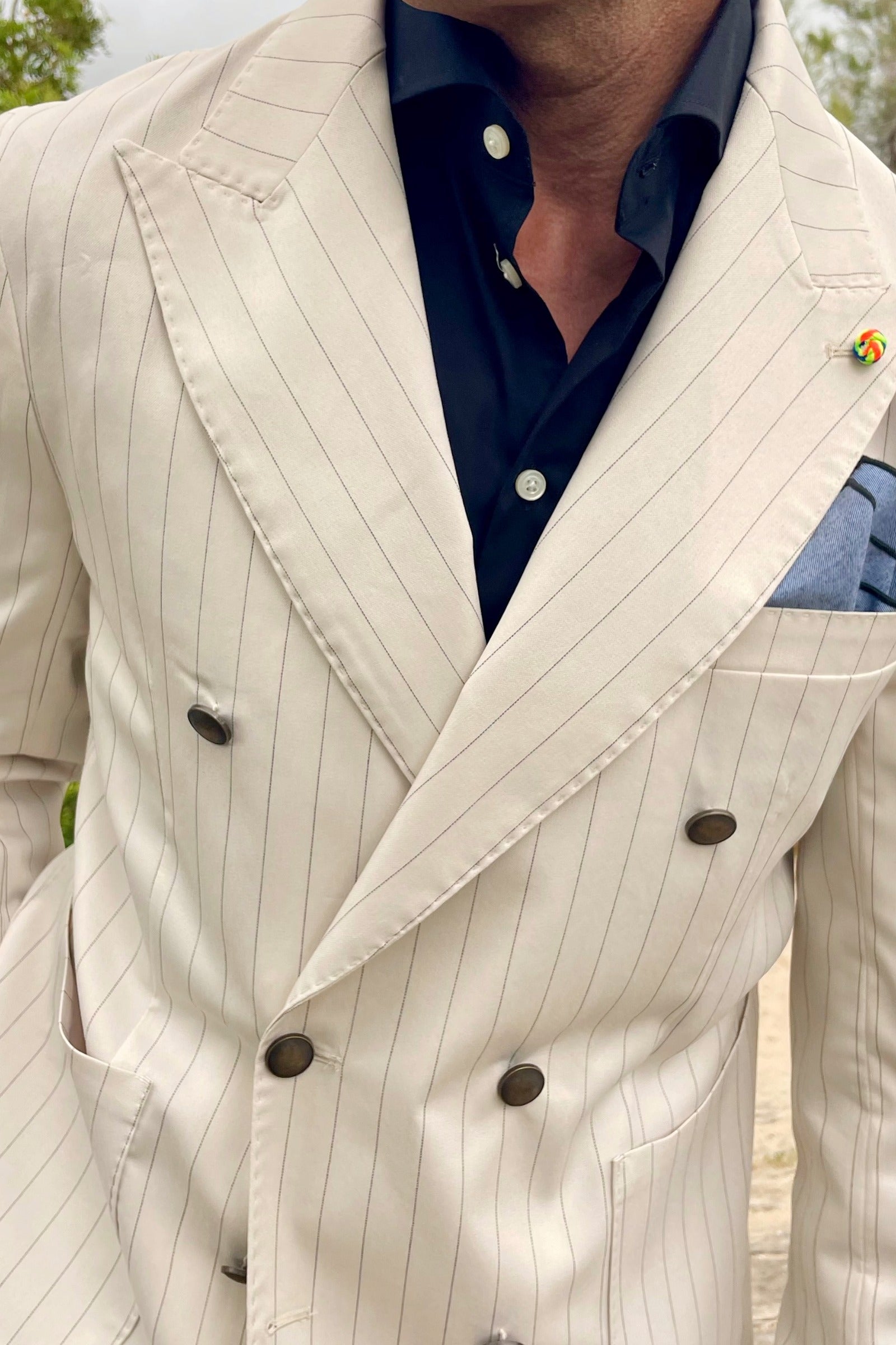 Americana cruzada hombre color marfil con raya diplomática fina, corte Italian Fit y diseño italiano exclusivo