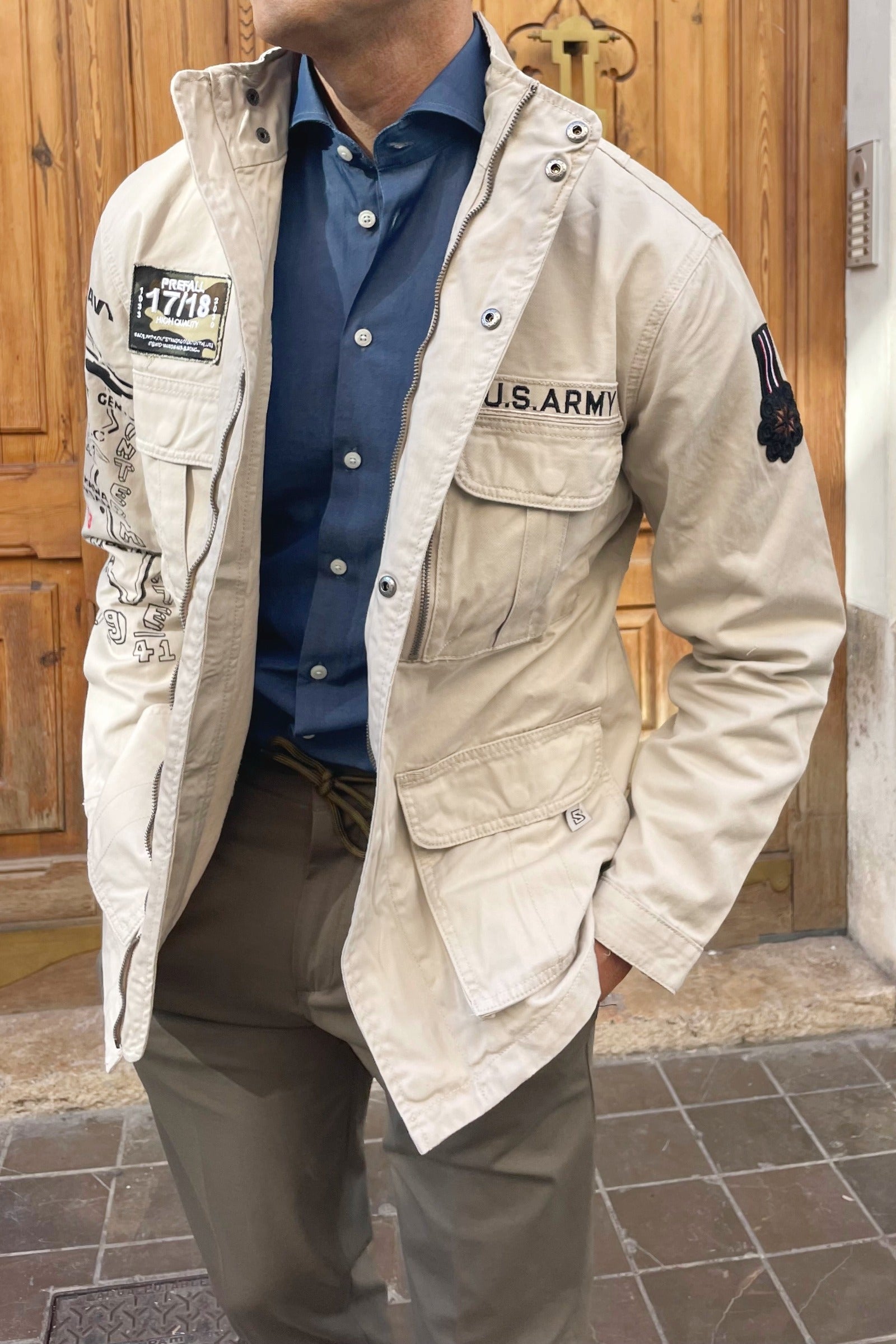 Chaqueta de estilo militar para hombre color beige