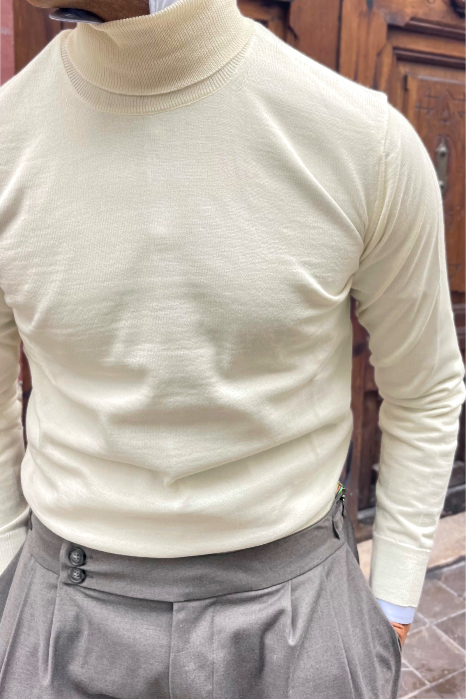 Jersey de cuello alto color nata para hombre Alessandro, punto fino elegante estilo italiano