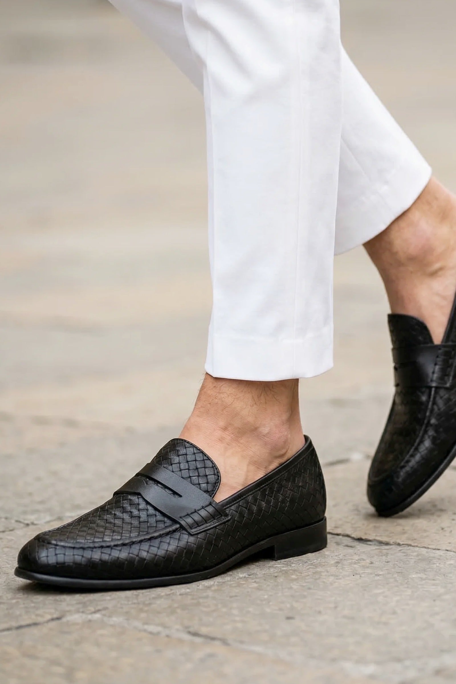 Mocasines negros de piel trenzada para hombre. Made in Italy