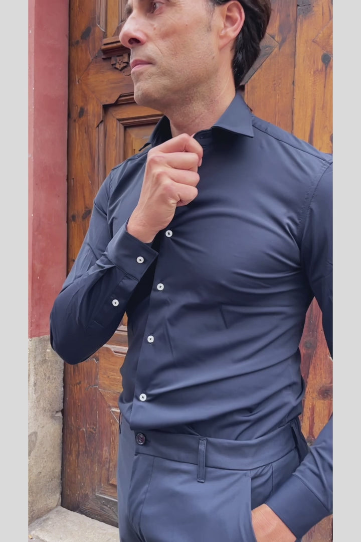 Video outfits hombre con camisa técnica