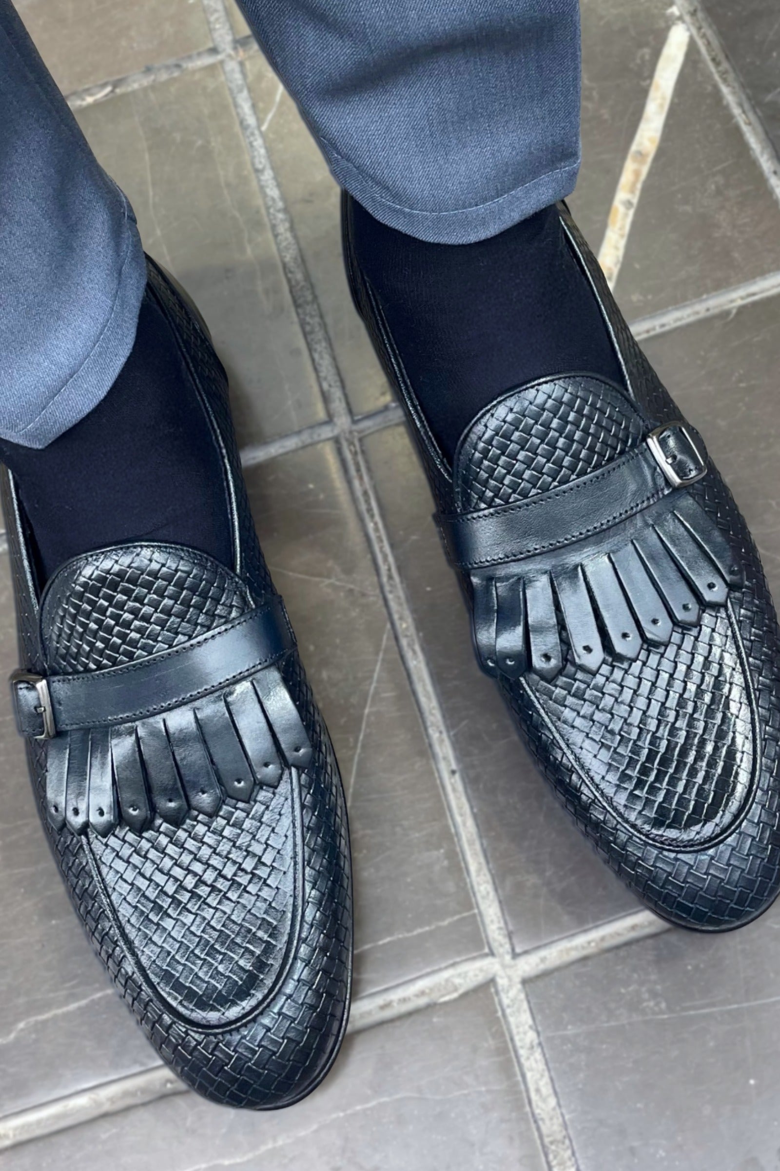 Zapatos monkstrap de piel trenzada azul marino con hebilla y kiltie de flecos   Cavaliere. Vero Cuoio Made in Italy